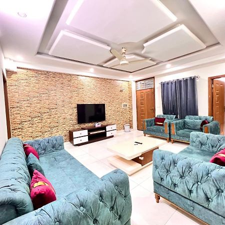 Luxury 3 Bedrooms Apartment Lounge+Kitchen Air-Conditioning And Wifi E11 Islamabad Exterior photo