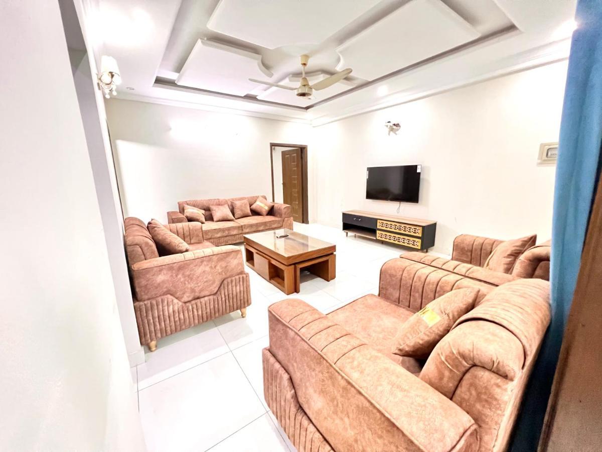 Luxury 3 Bedrooms Apartment Lounge+Kitchen Air-Conditioning And Wifi E11 Islamabad Exterior photo