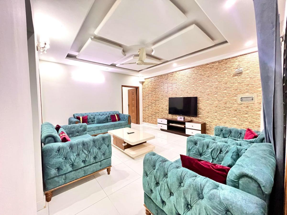 Luxury 3 Bedrooms Apartment Lounge+Kitchen Air-Conditioning And Wifi E11 Islamabad Exterior photo